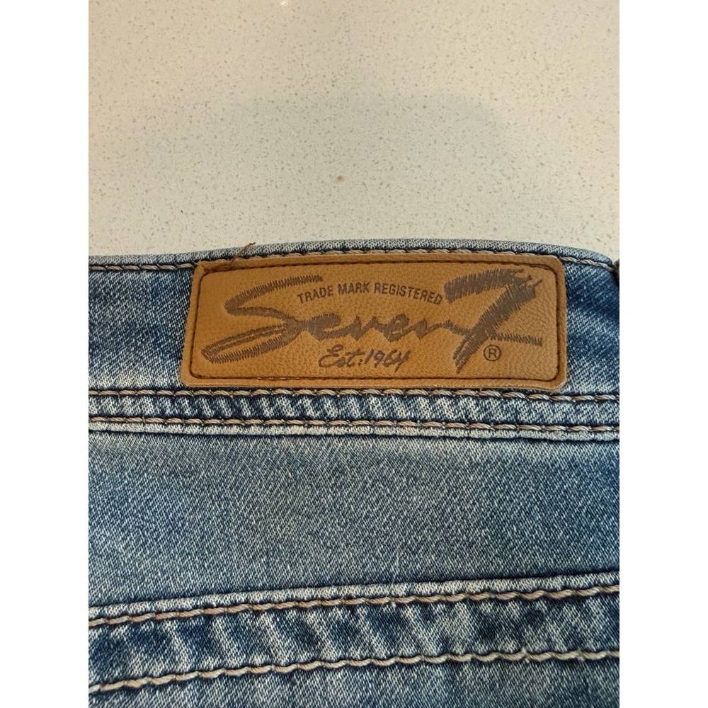 Seven7 Womens Size 4 Medium Wash Embroidered Denim Jean Shorts Low Rise Blue - Picture 6 of 7